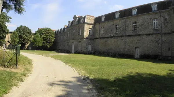 Monte Escalier 07 Monte escalier Colombier-le-Cardinal